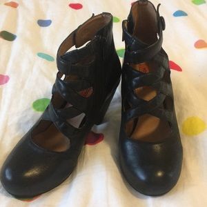 Mix mooz ‘Tillman’ ballerina booties sz6